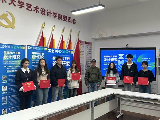 一群人站在柜台前面
描述已自动生成