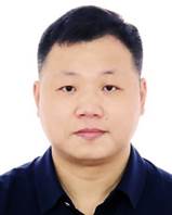 穿着蓝色衣服的男孩
描述已自动生成